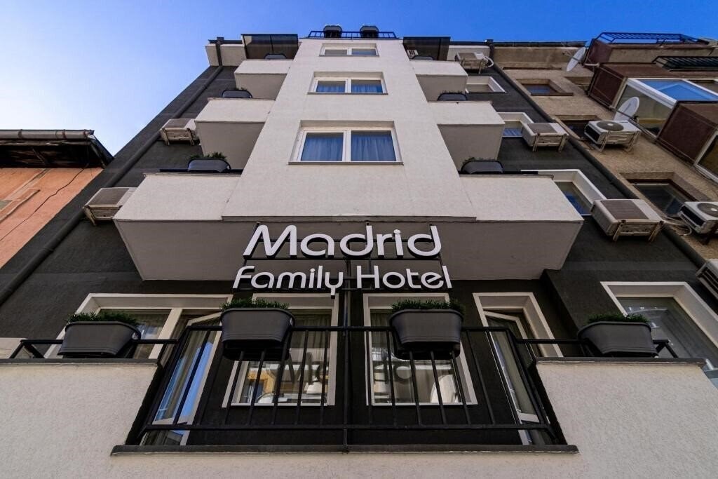 Готель Madrid Hotel 4*