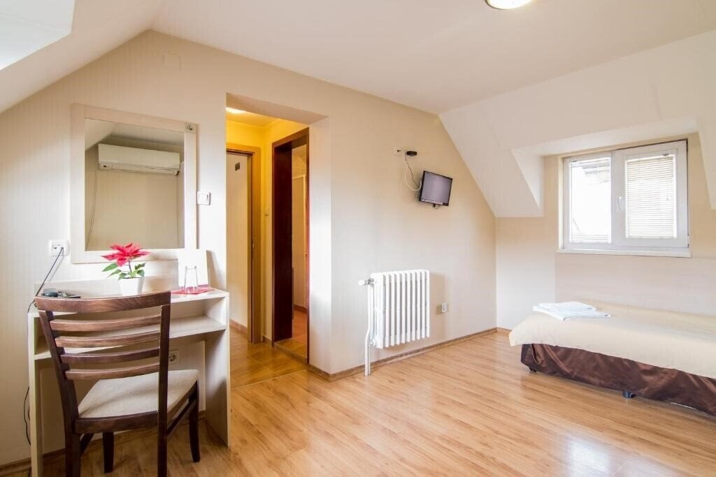 Фото Madrid Hotel 4*