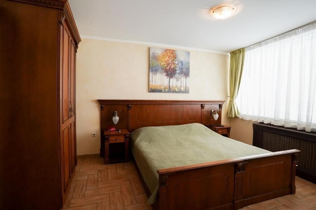 Готель Central West Hotel 3*