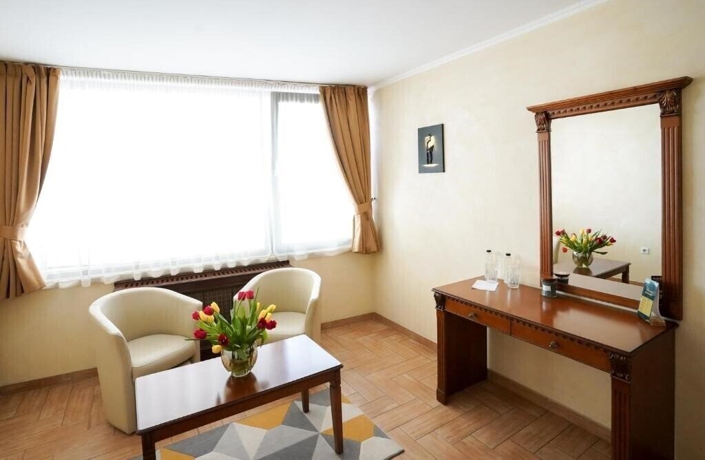 Фото Central West Hotel 3*