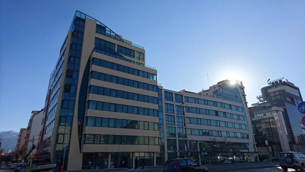 Готель Central West Hotel 3*