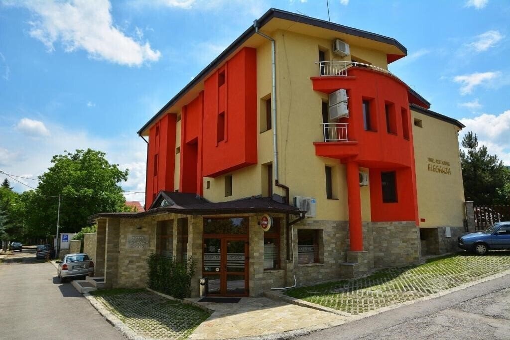 Готель Eleganza Hotel 3*