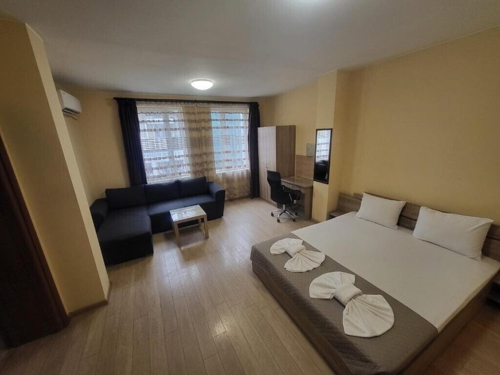 Отель Twain Apart&Rooms 3*