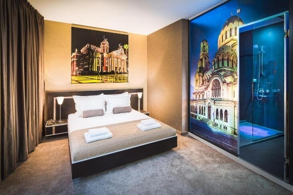 Готель Central Point Boutique 3*