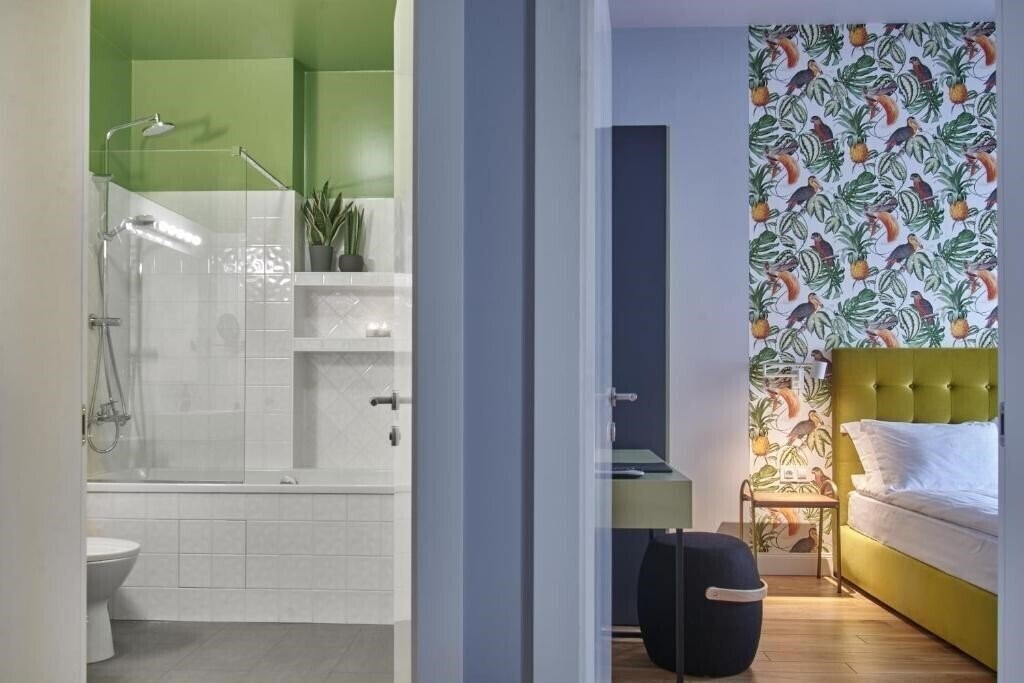 Фотографія The Embassy Bar & Suites 3*