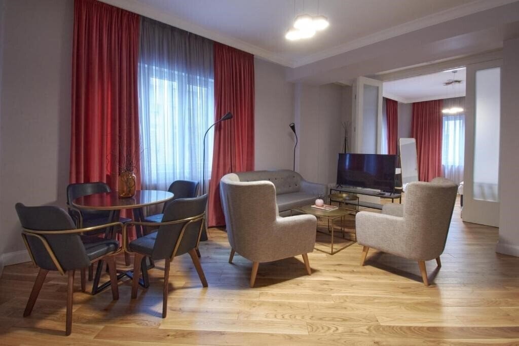 Картинка The Embassy Bar & Suites 3*