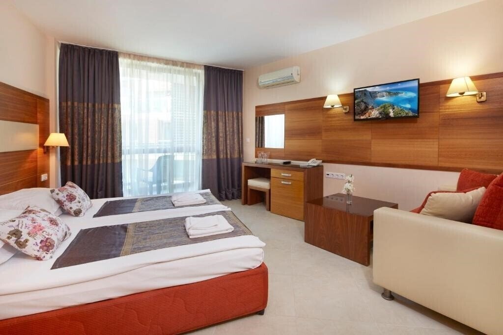 Фото Sea Breeze 3*