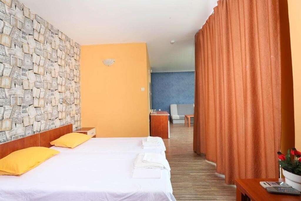 Зображення La Piazza 2*