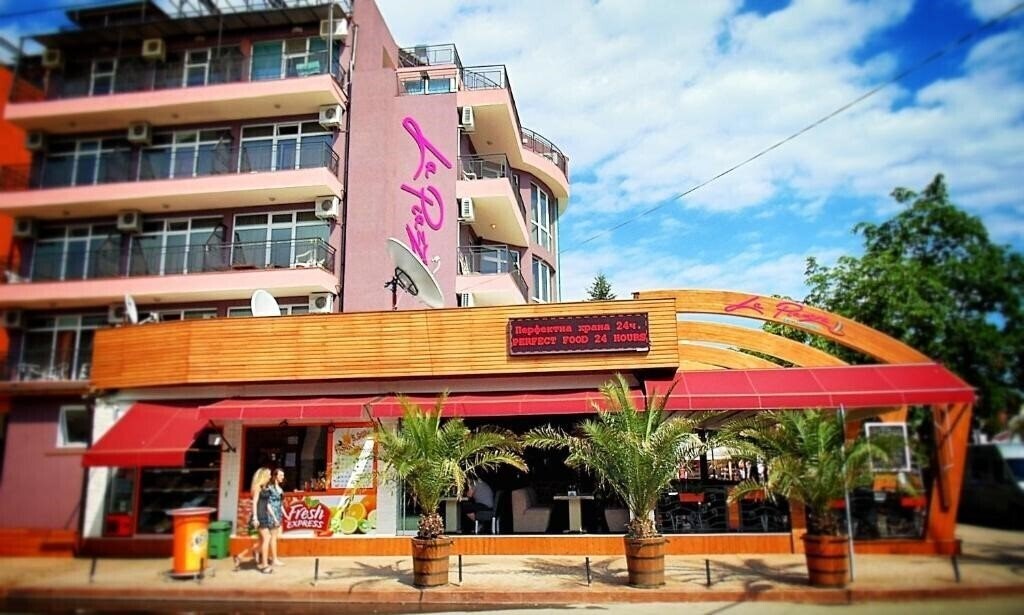 Готель La Piazza 2*