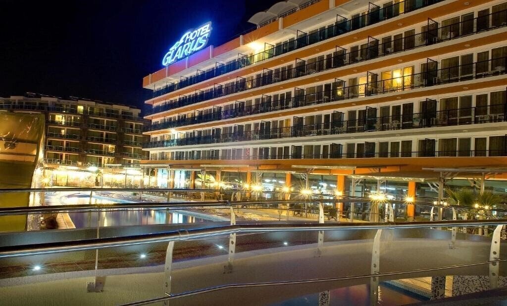 Готель Glarus 3*