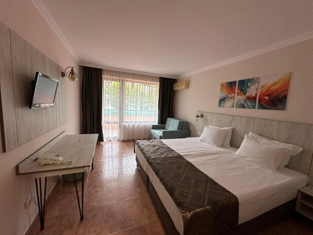 Готель Oleander House & Tennis Club 3*