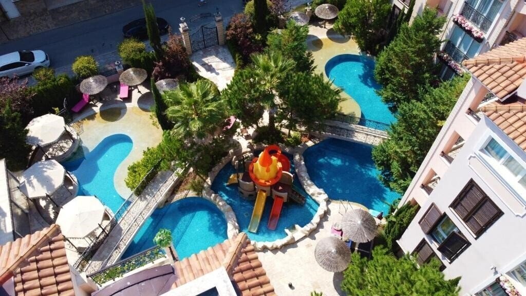 Готель Romance Marine Aparthotel 4*
