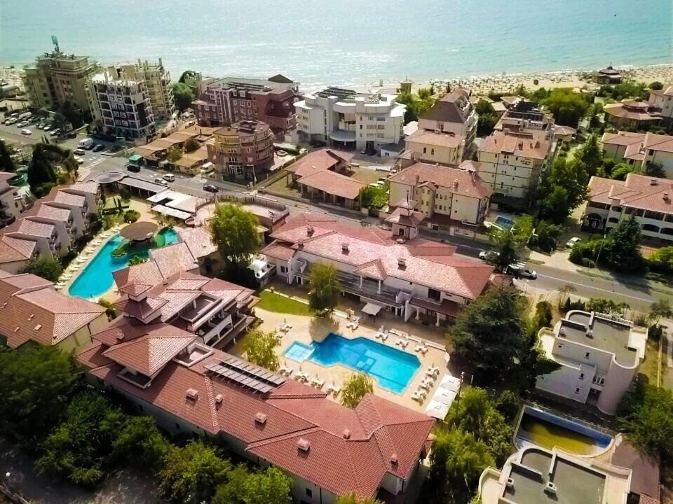 Картинка Complex Selena 3*