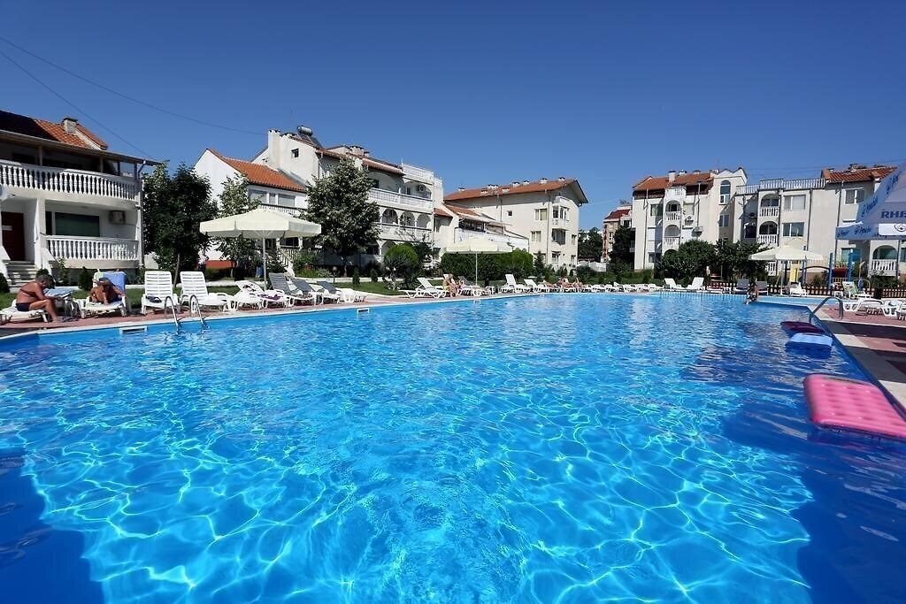 Готель Aparthotel Bravo 3*