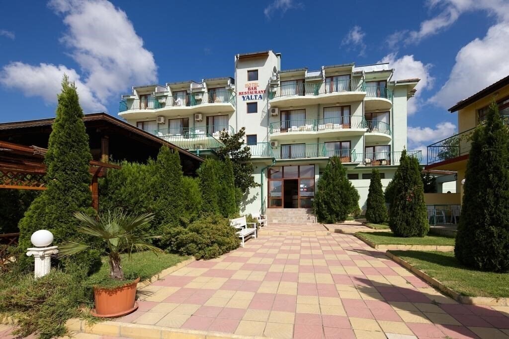 Отель Yalta Holiday Village 3*