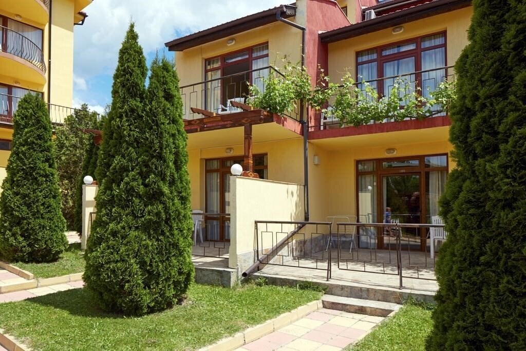 Фото Yalta Holiday Village 3*