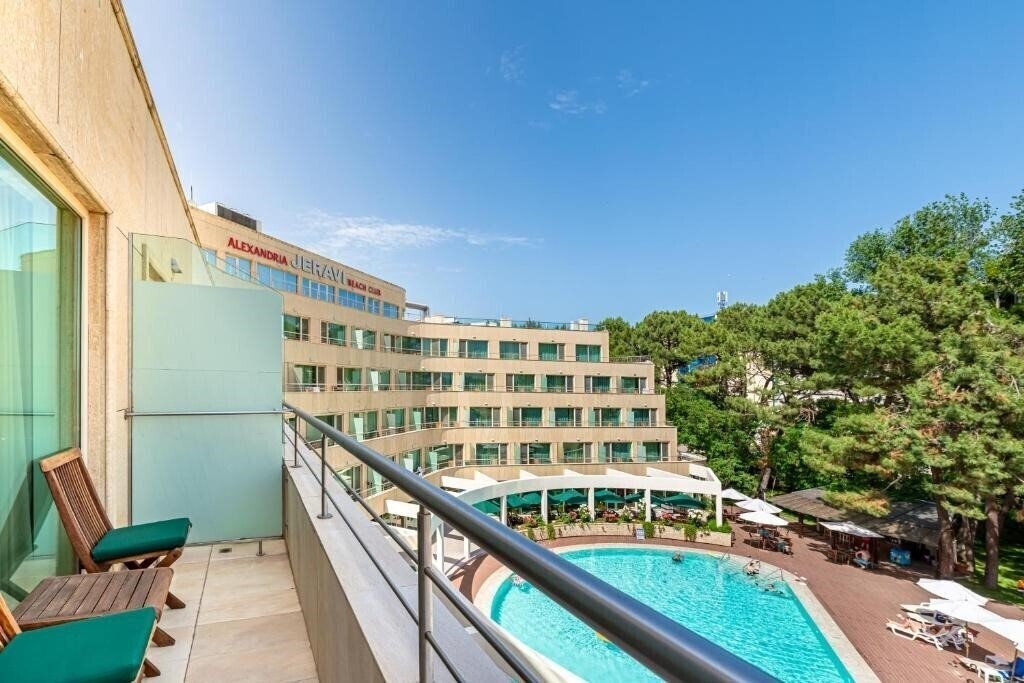 Фотографія Jeravi 4*