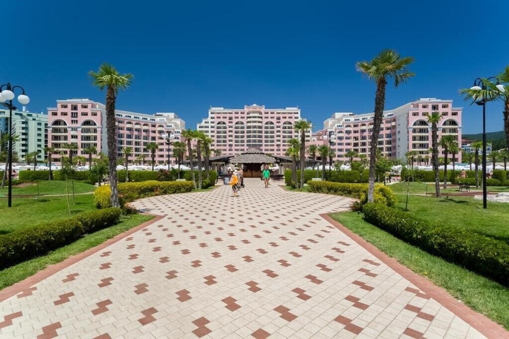 Готель Dit Majestic Beach Resort 4*