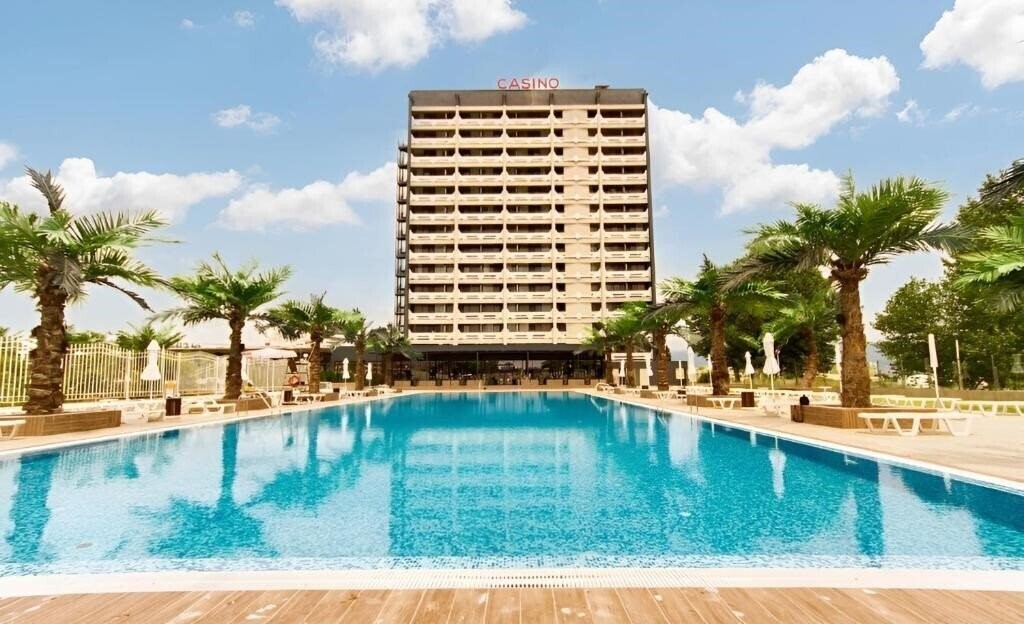Готель Europe Hotel & Casino 4*