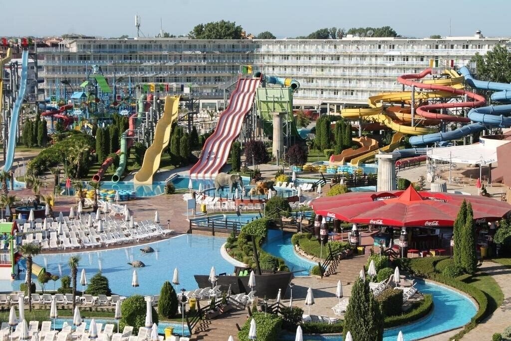 Готель Aqua Nevis 4*