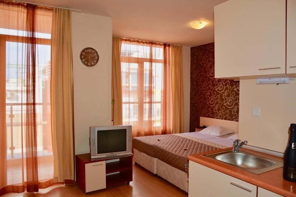 Картинка Rainbow Holiday Complex - Rainbow 2 (ex. Rainbow Aparthotel II, Rainbow 2 Cacao Beach Apartments, Holiday Complex Rainbow II) 3*