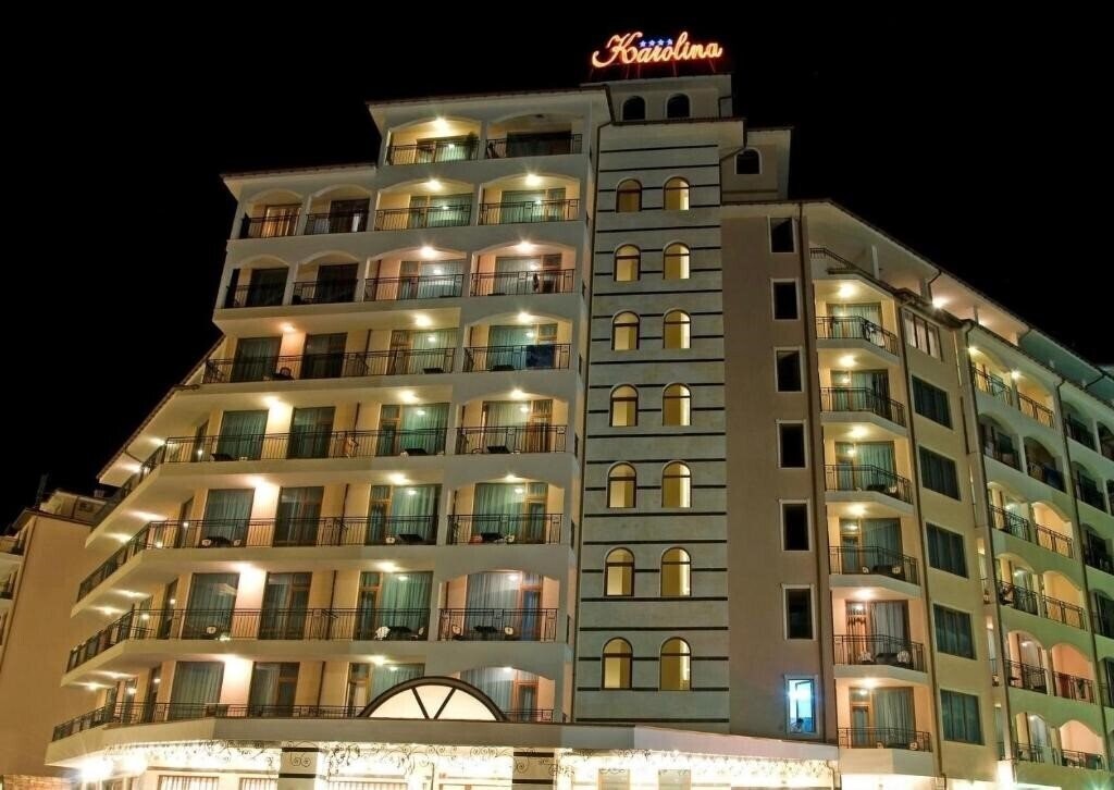 Готель Karolina Hotel 4*