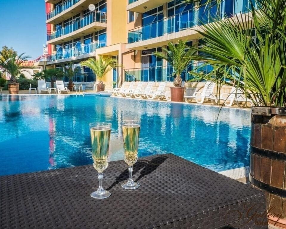 Изображение Gallery 4*