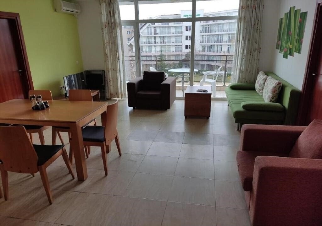 Фото Debbies 2 Bed Apart With Pool & Garden Views 2*