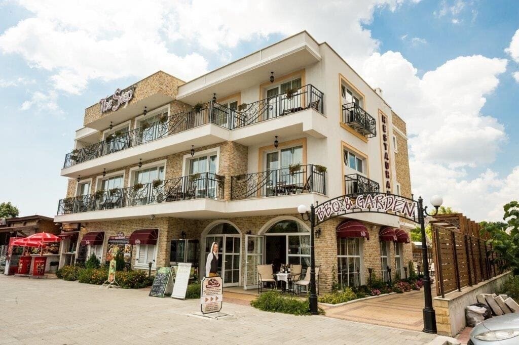 Отель The Step Hotel 3*
