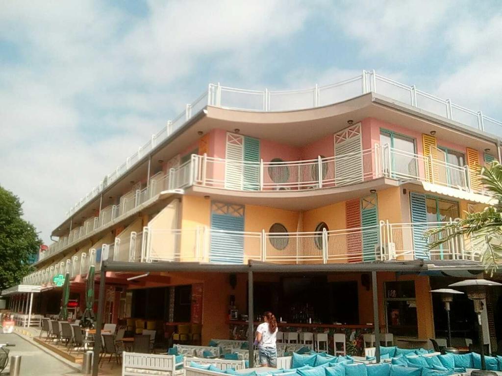 Готель Largo Sunny Beach 2*