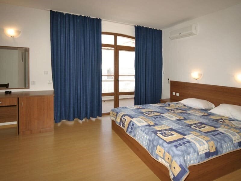 Изображение Selena II 3*