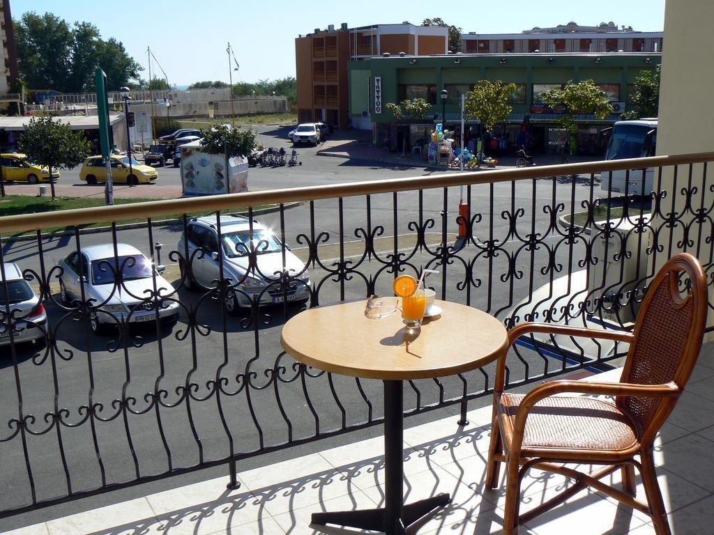 Фотографія Lotus 3*