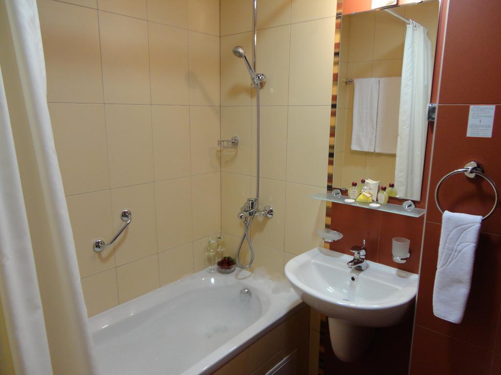 Фотографія Aparthotel Favorit 3*