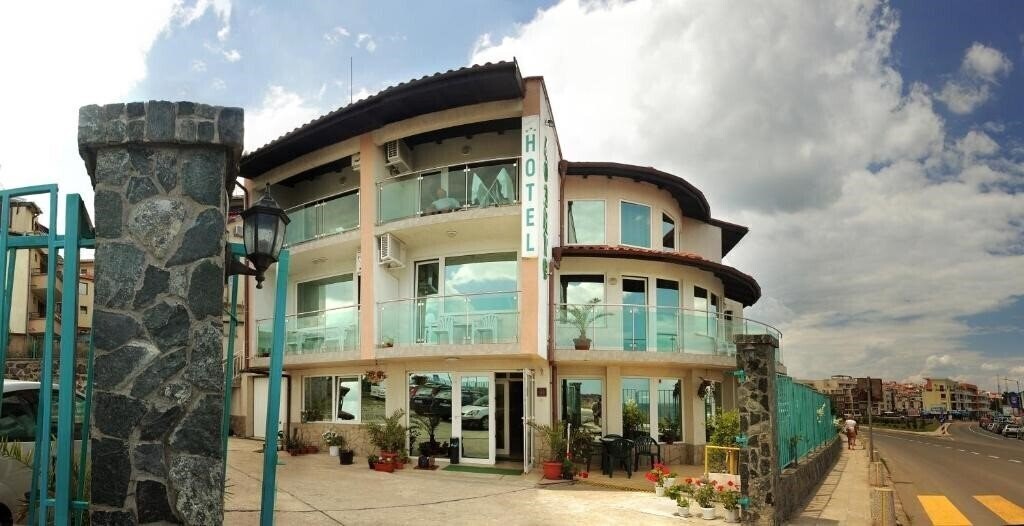 Готель Lozite Family Hotel 3*