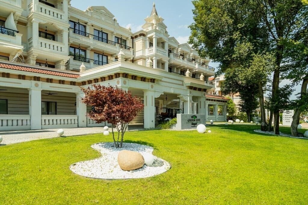Отель Green Life Apartments Sozopol 4*