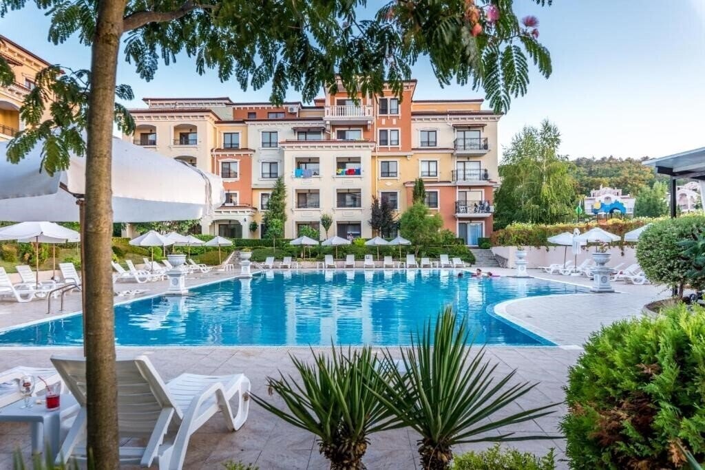 Отель Lily Beach Resort 3*