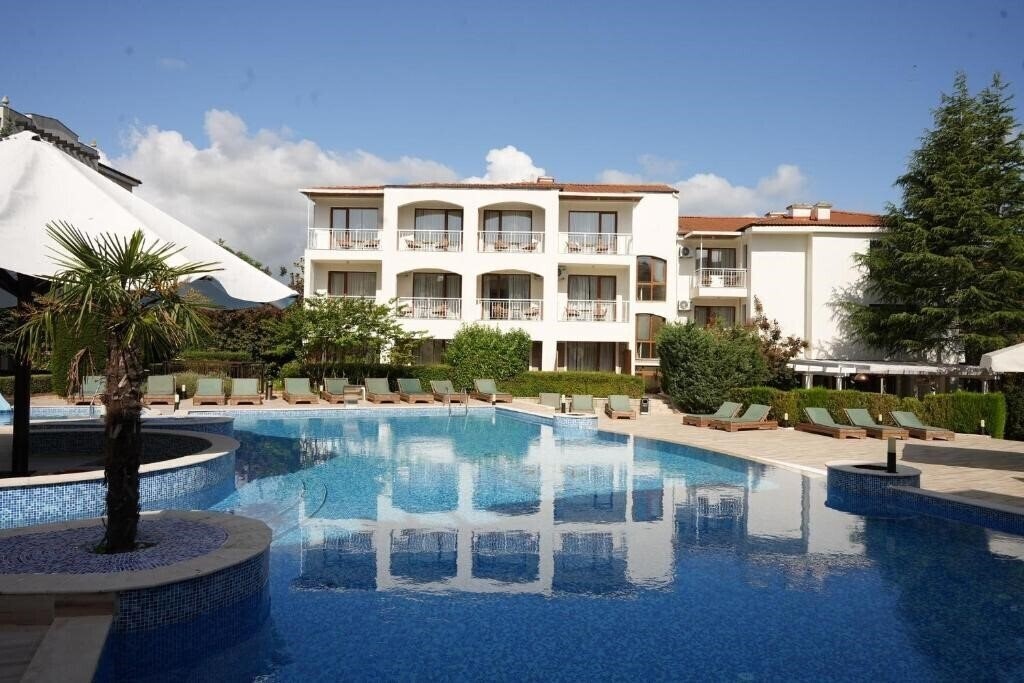 Готель Paradise Bay 3*