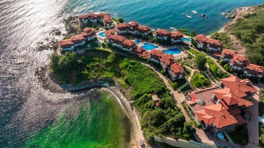 Отель Saint Thomas Holiday Village 5*