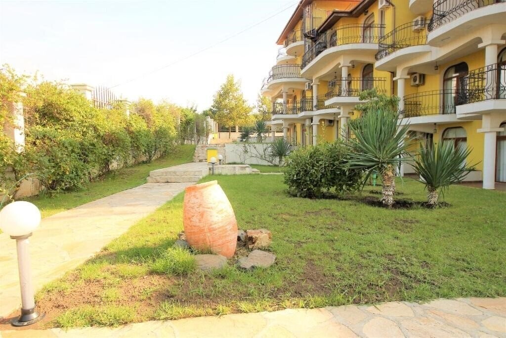 Отель Green Hills 3*