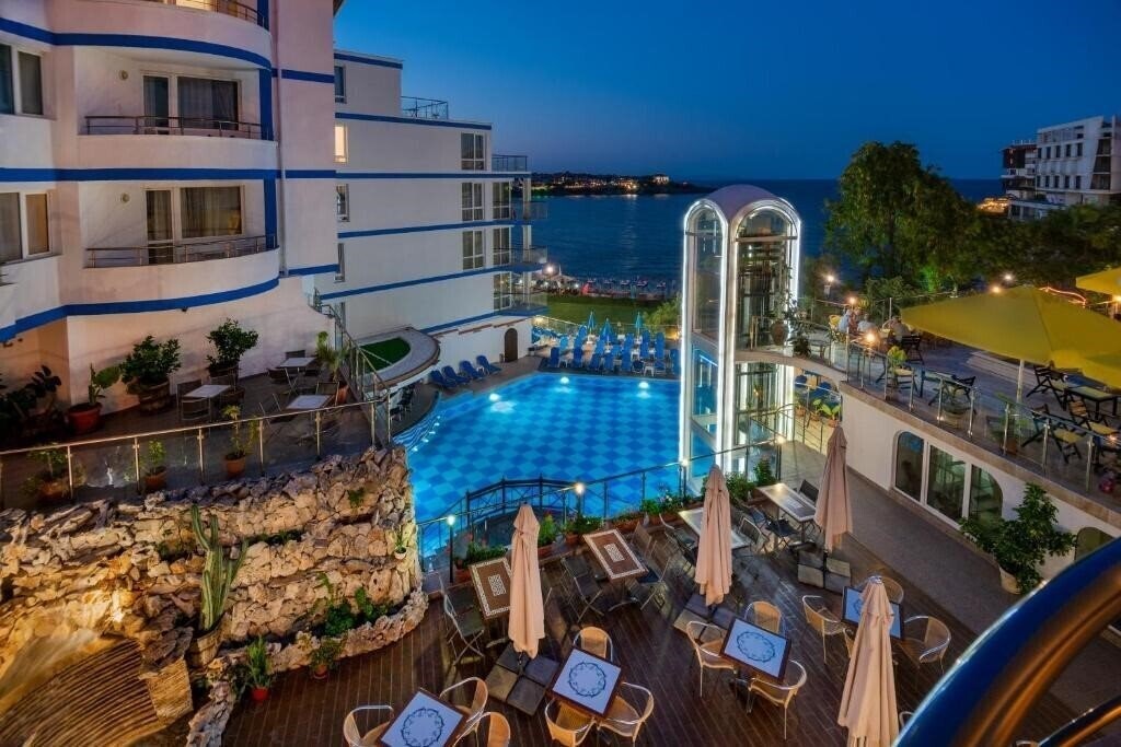 Фотографія Villa List 4*