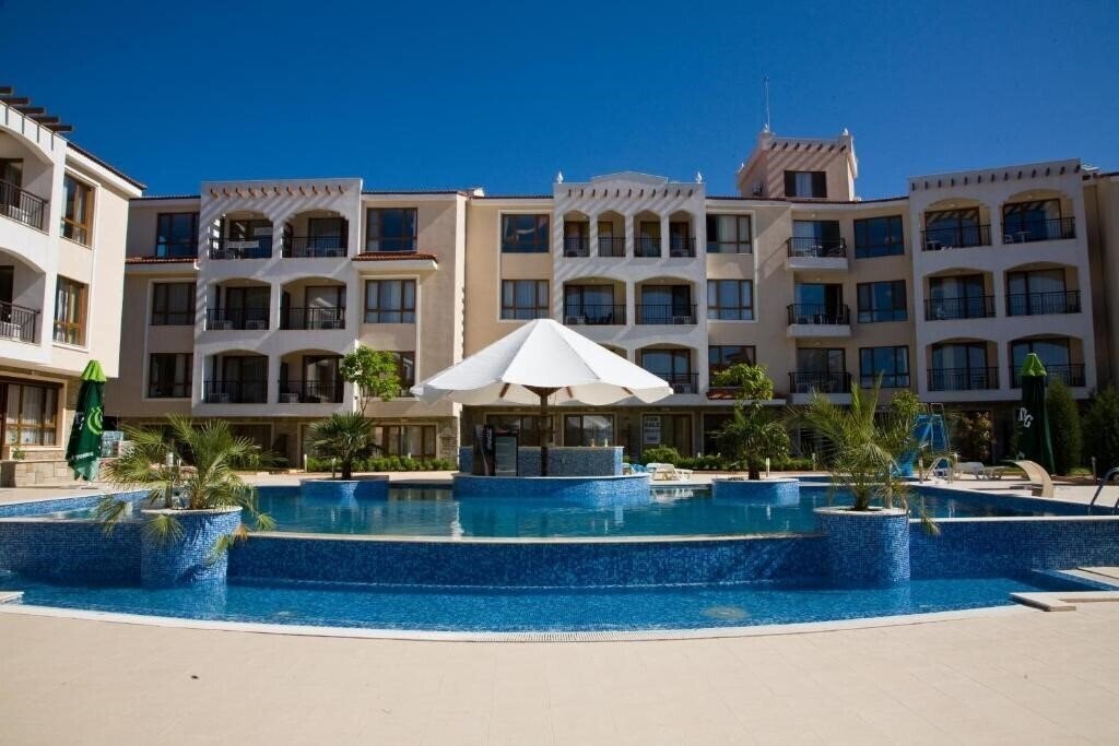 Готель Bay Apartments 3*