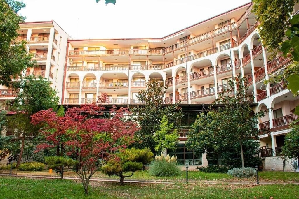 Готель Estreya Residence 4*