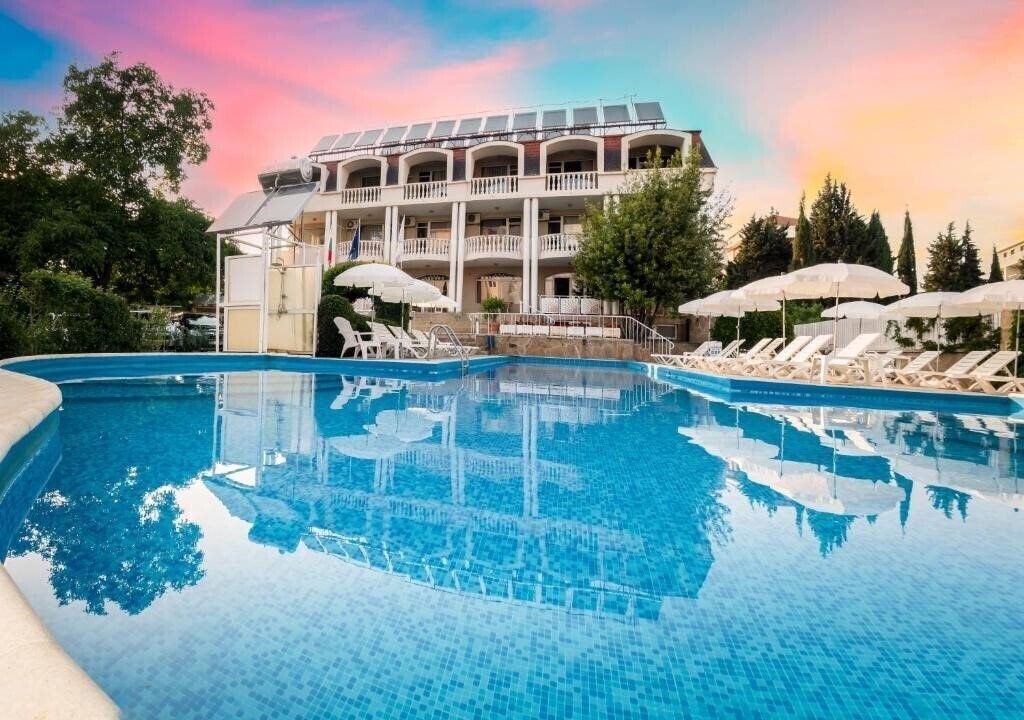 Готель Aurora Hotel & Villa 3*