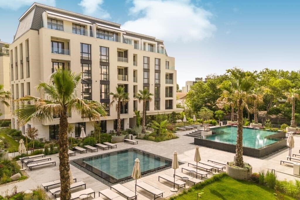 Готель Azur Premium Resort 4*