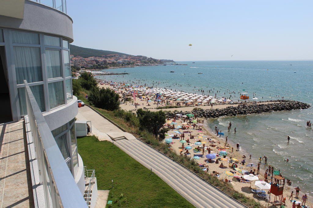 Болгария горит. Moonlight Болгария. Moonlight Hotel Bulgaria. Paradise Beach Hotel 5 Болгария.