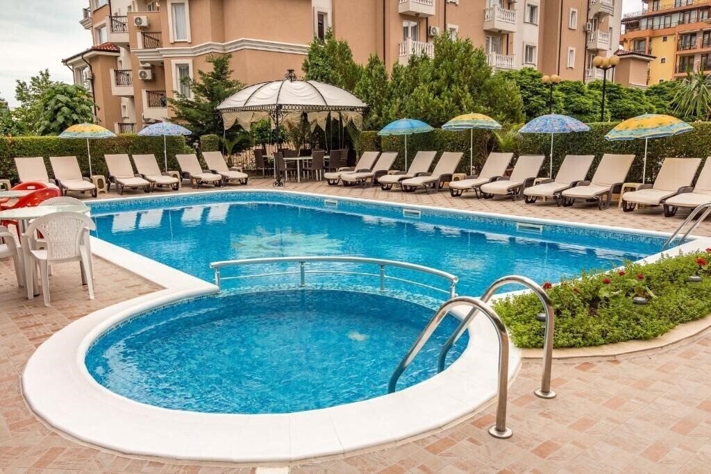 Отель Family Hotel Venera 3*