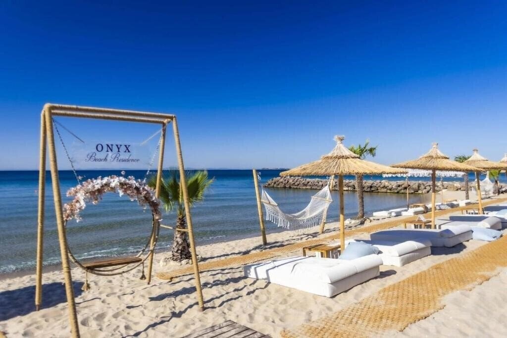 Готель Onyx Beach Residence 3*
