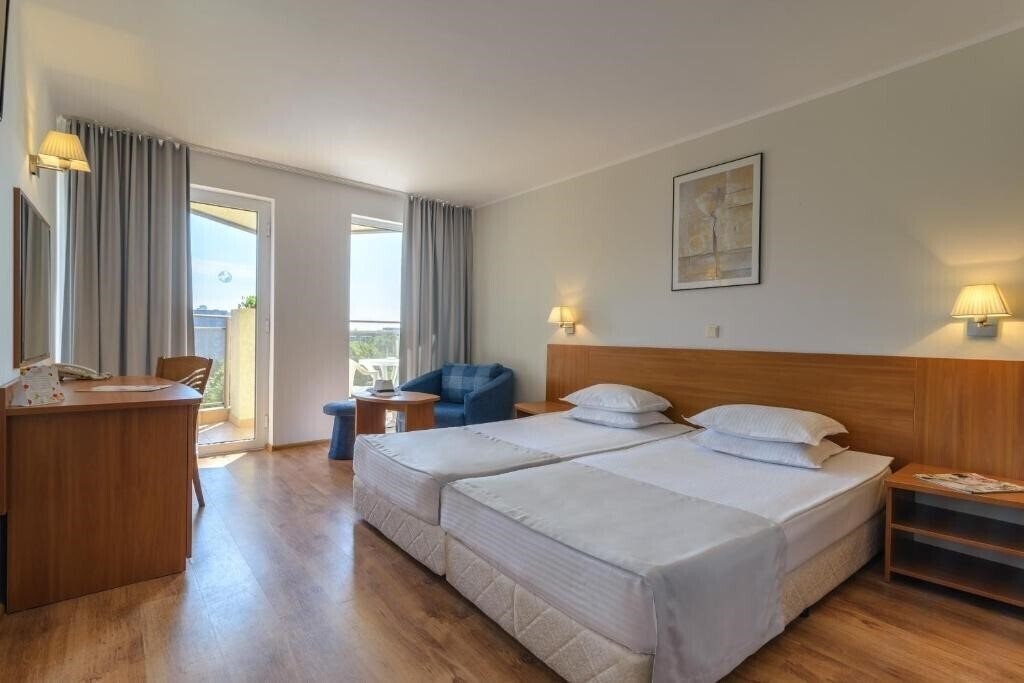 Фотографія Smartline Madara 4*