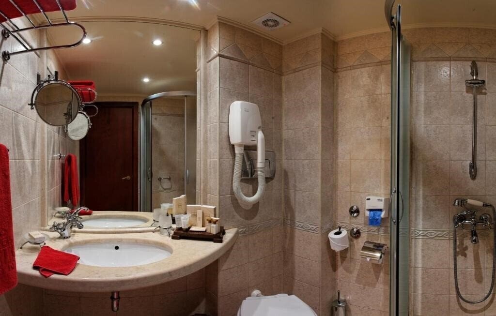 Фото Capitol Hotel 4*
