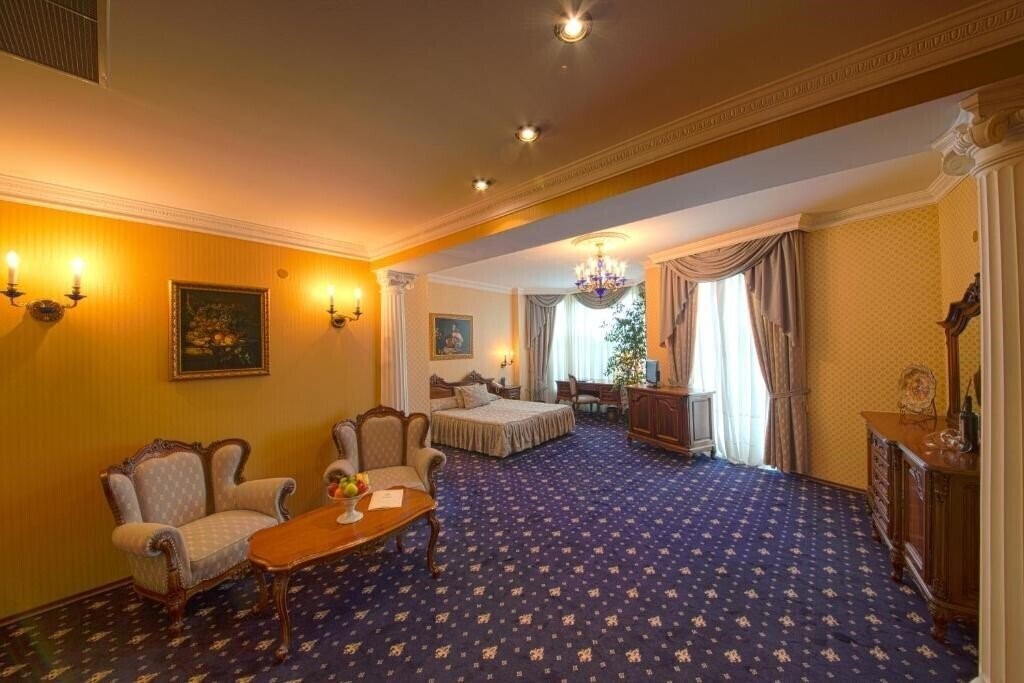 Отель Grand Hotel London 5*